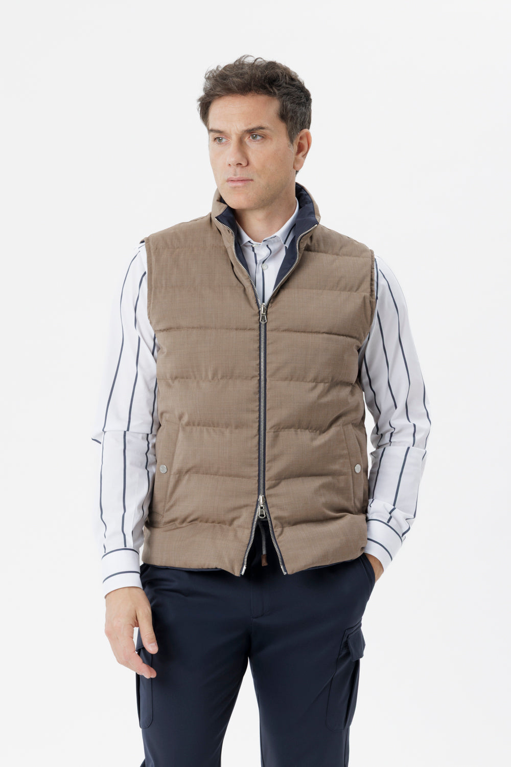 Reversible dual-material gilet with regenerated tobacco cashmere padding