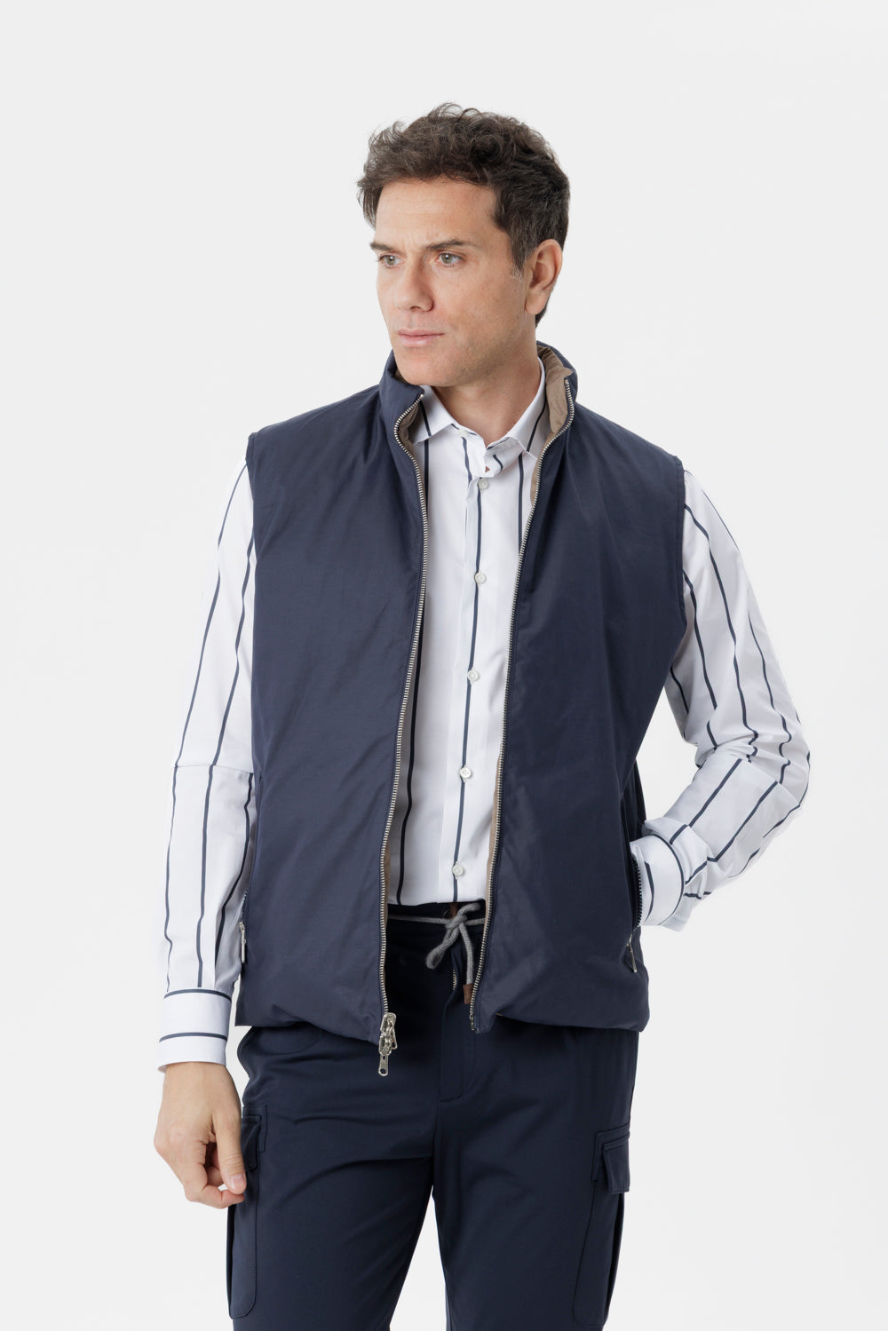 Reversible dual-material gilet with regenerated tobacco cashmere padding