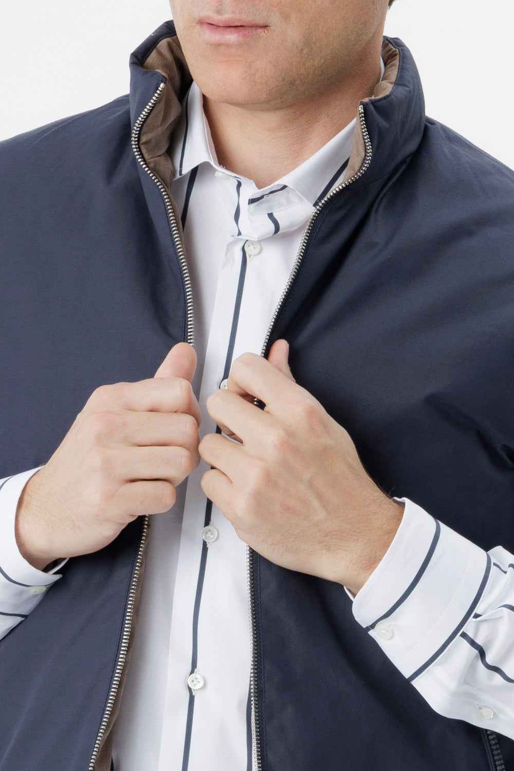 Reversible dual-material gilet with regenerated tobacco cashmere padding