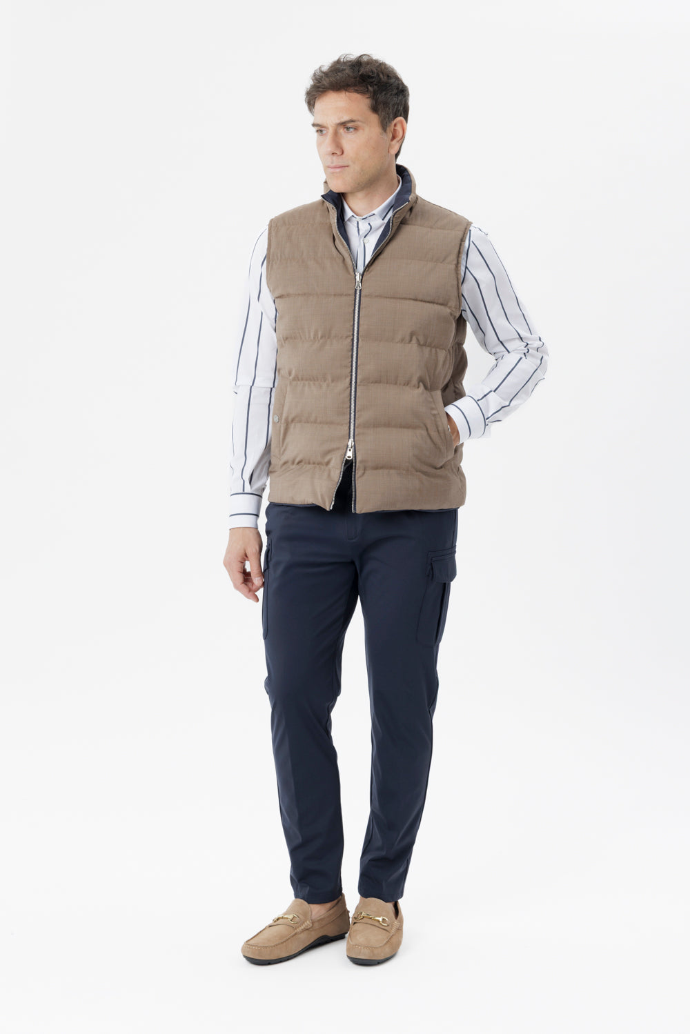 Reversible dual-material gilet with regenerated tobacco cashmere padding