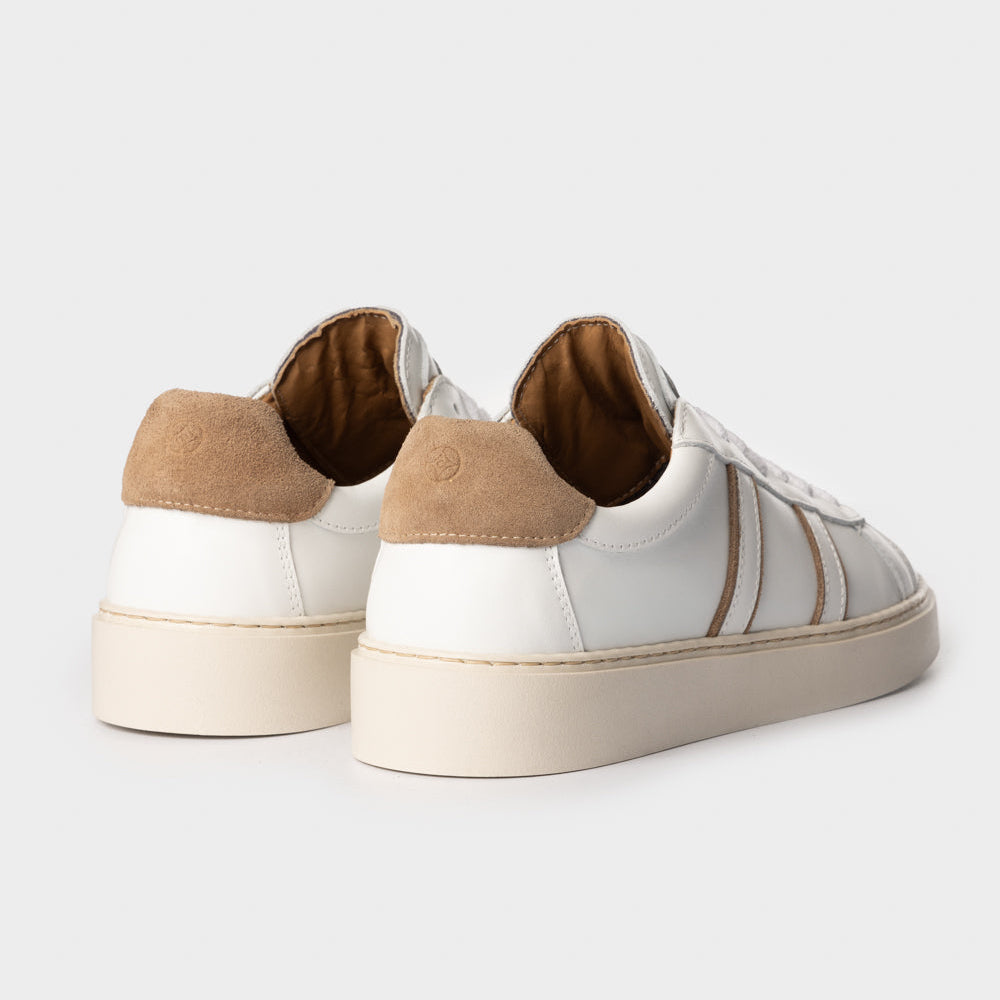 White/tan leather sneaker