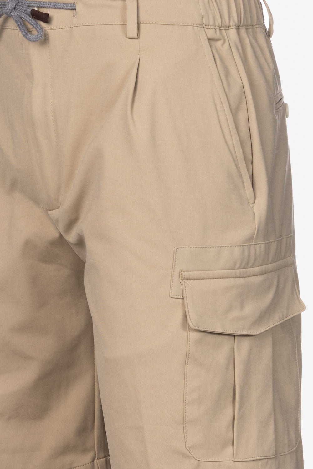 Beige cotton cargo shorts with drawstring
