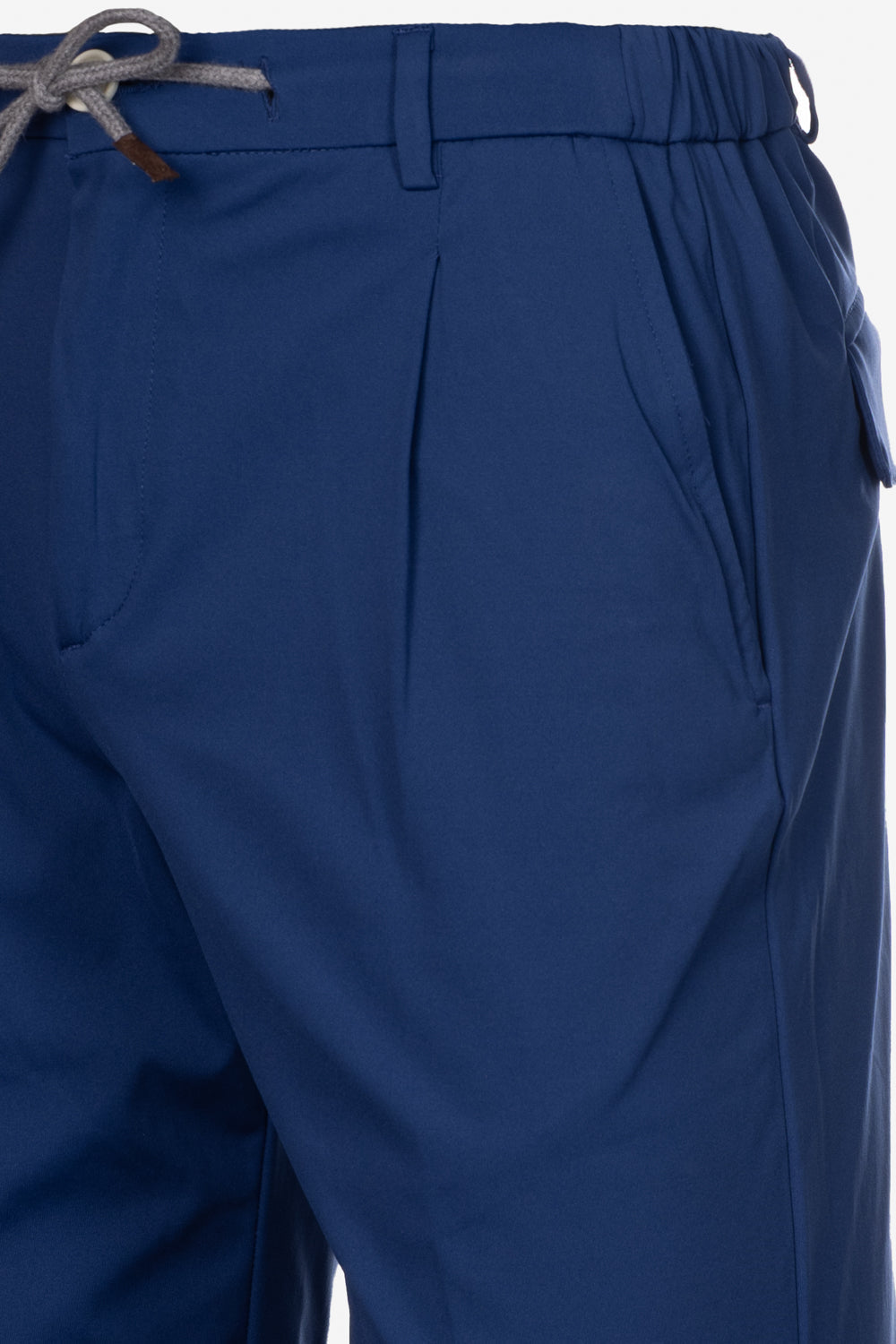Bermuda shorts with pleats and drawstring in cornflower blue