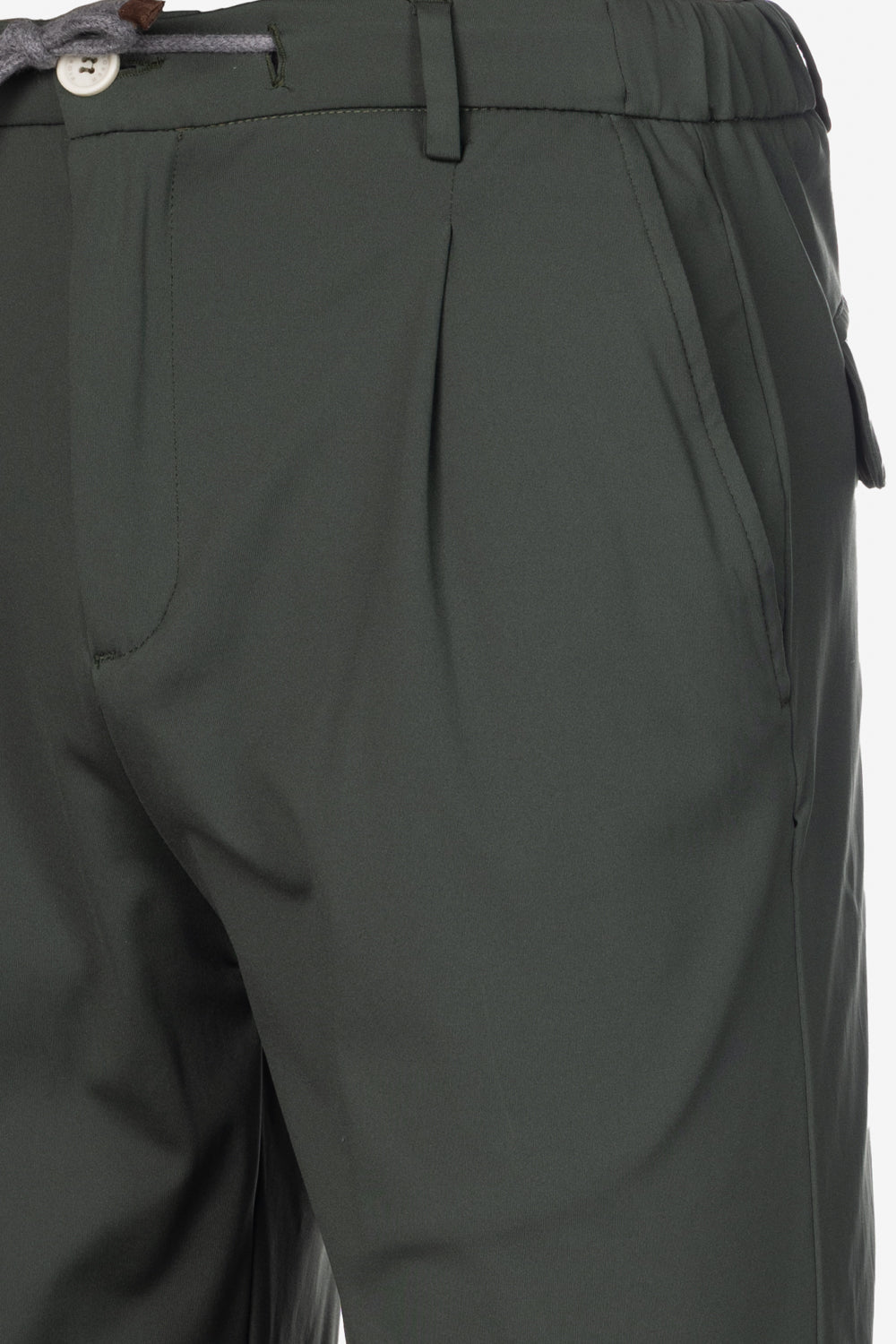 Hunter green Bermuda shorts with pleats and drawstring
