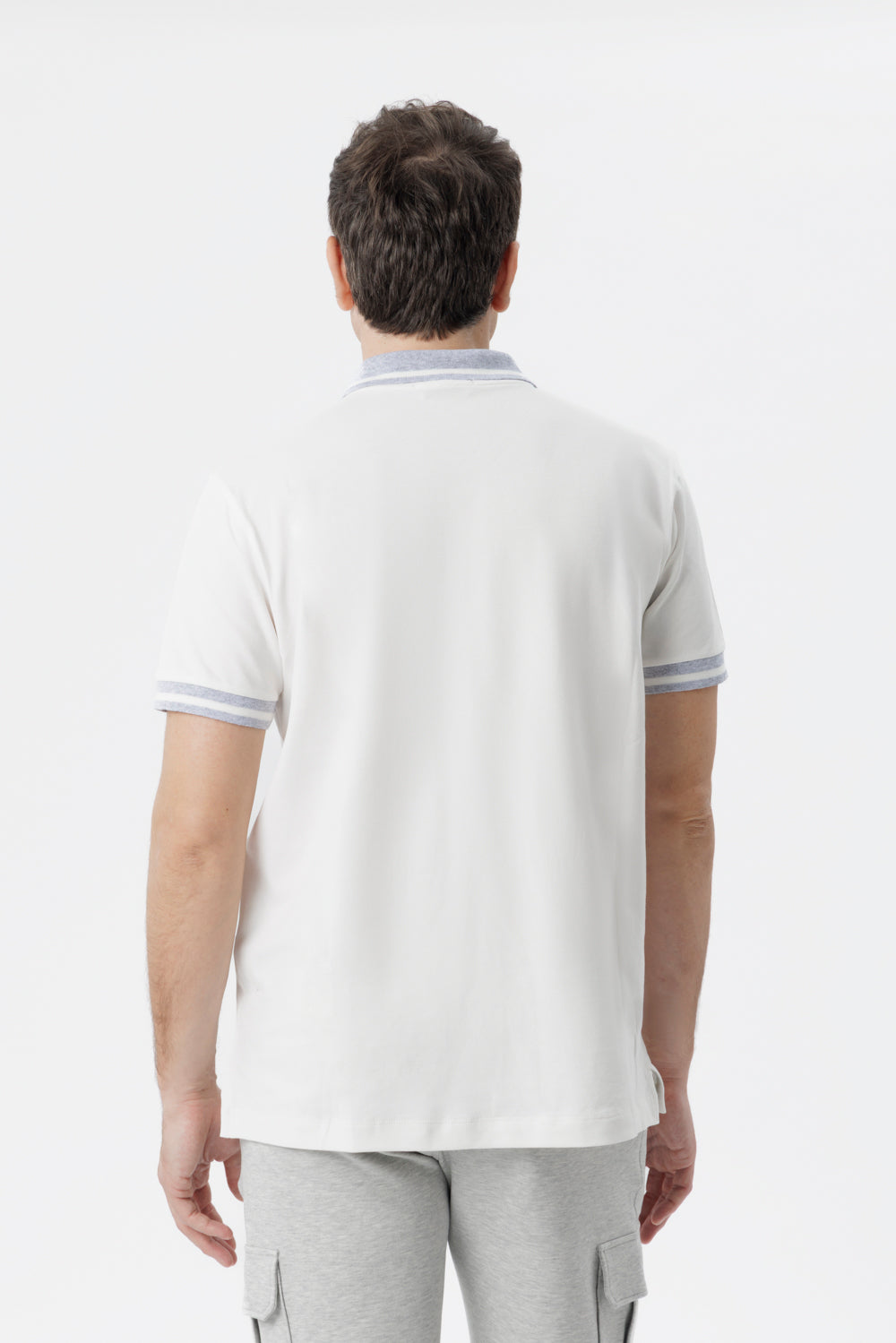 Polo shirt with contrasting white details