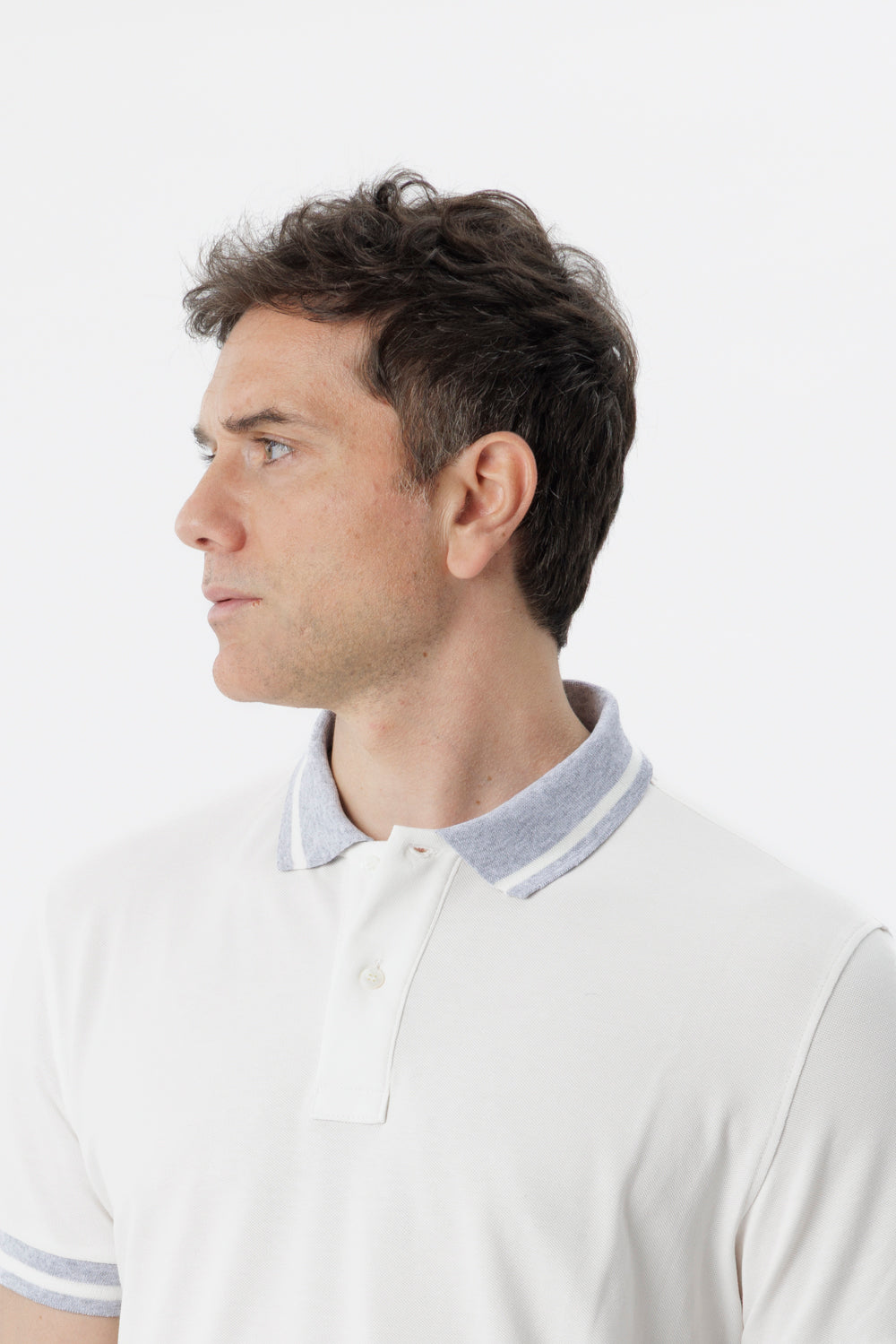 Polo shirt with contrasting white details