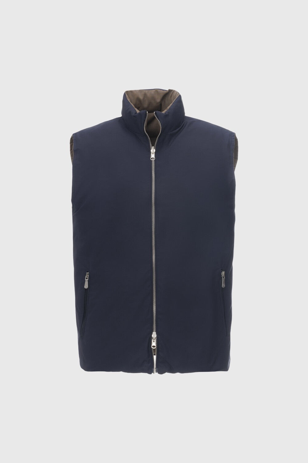 Reversible dual-material gilet with regenerated tobacco cashmere padding