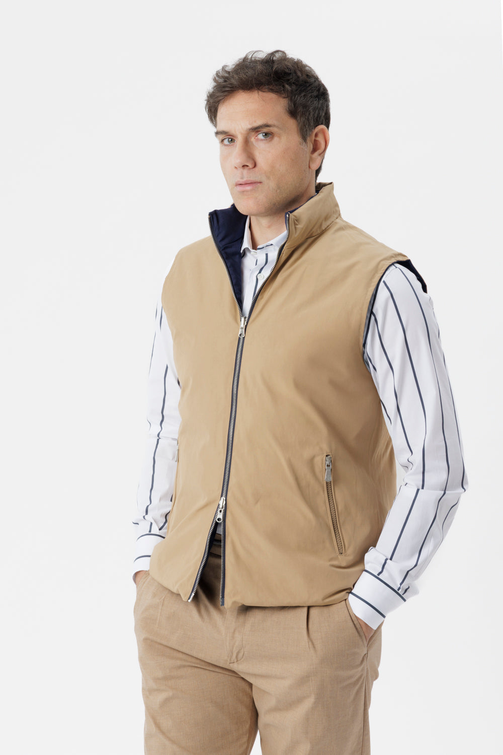 Reversible two-material gilet with regenerated navy blue cashmere padding