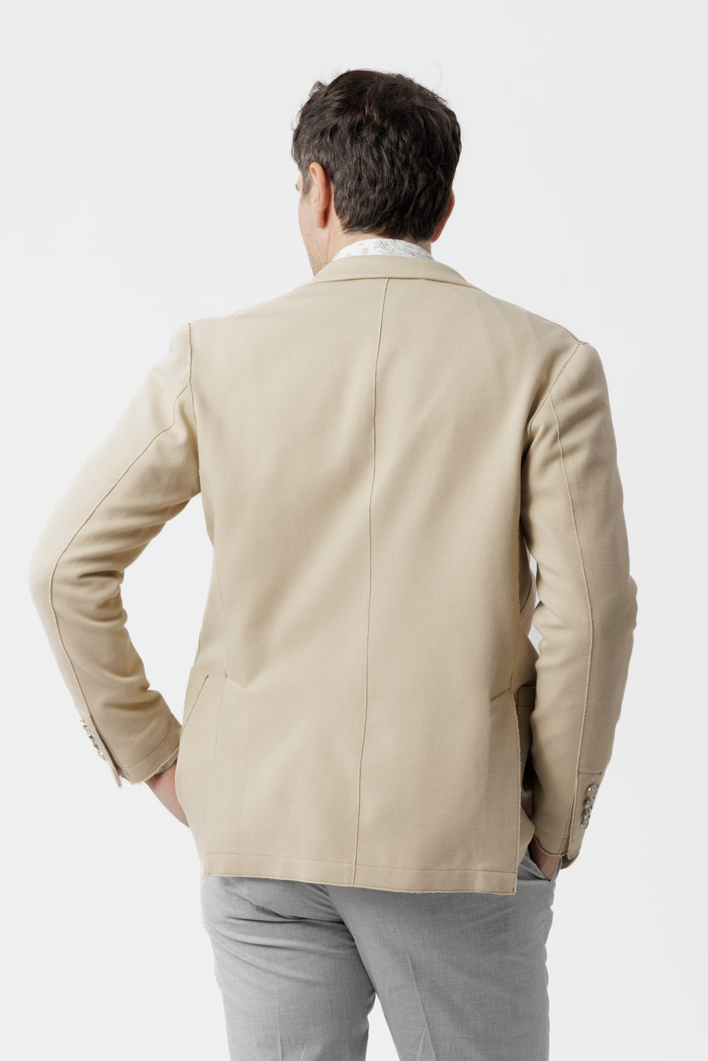 Giacca decostruita monopetto taglio vivo beige
